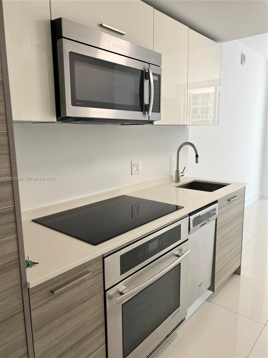 1300 Brickell Bay Dr # 1606, Miami, FL 33131 photo 2