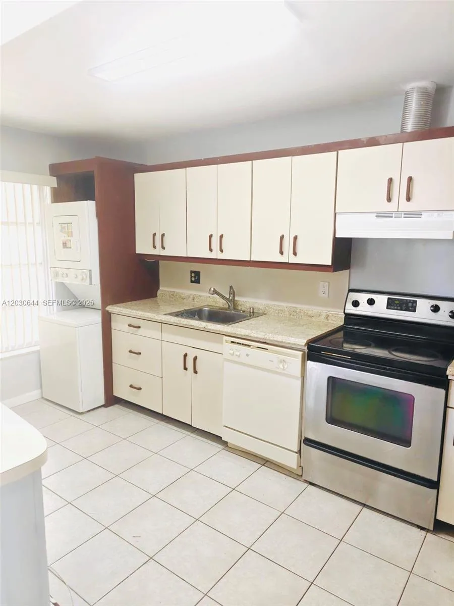 1140 NW 85th Ave, Plantation, FL 33322 photo 3