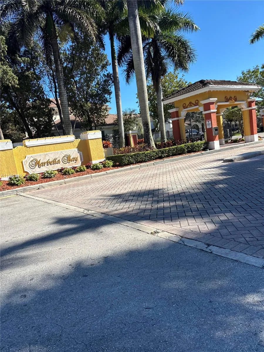 1044 NE 42nd Ter, Homestead, FL 33033