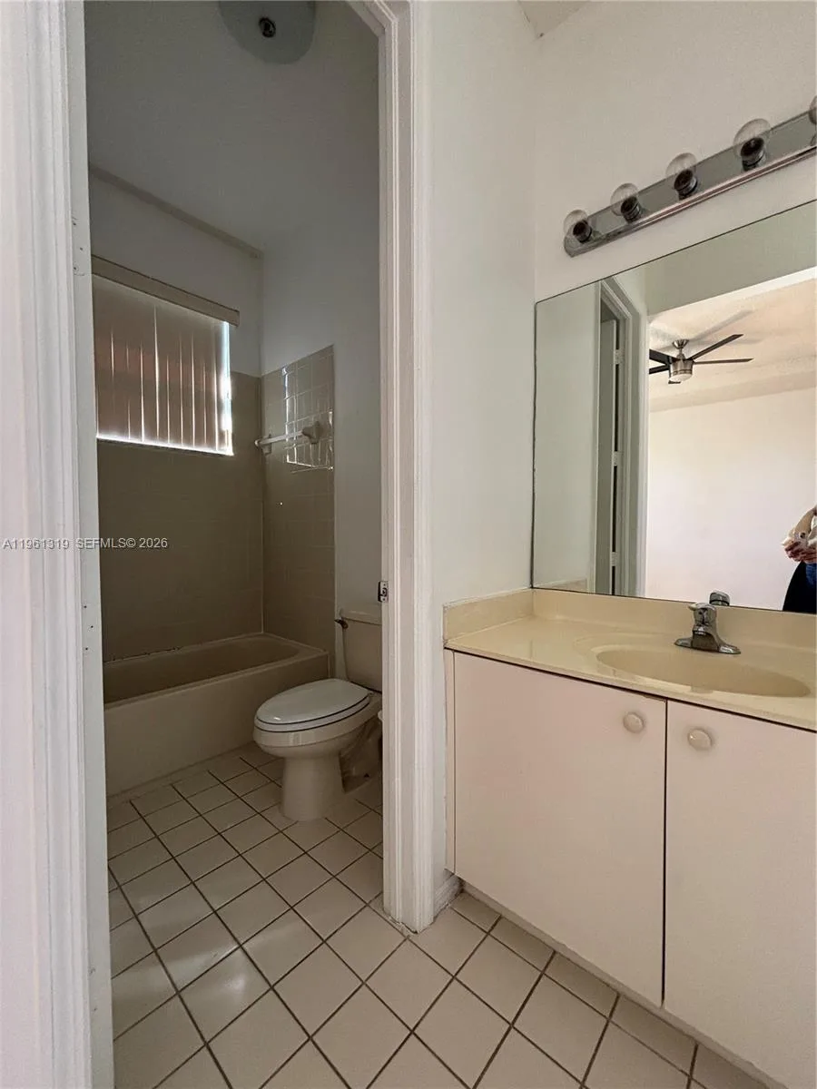 1044 NE 42nd Ter, Homestead, FL 33033 photo 10