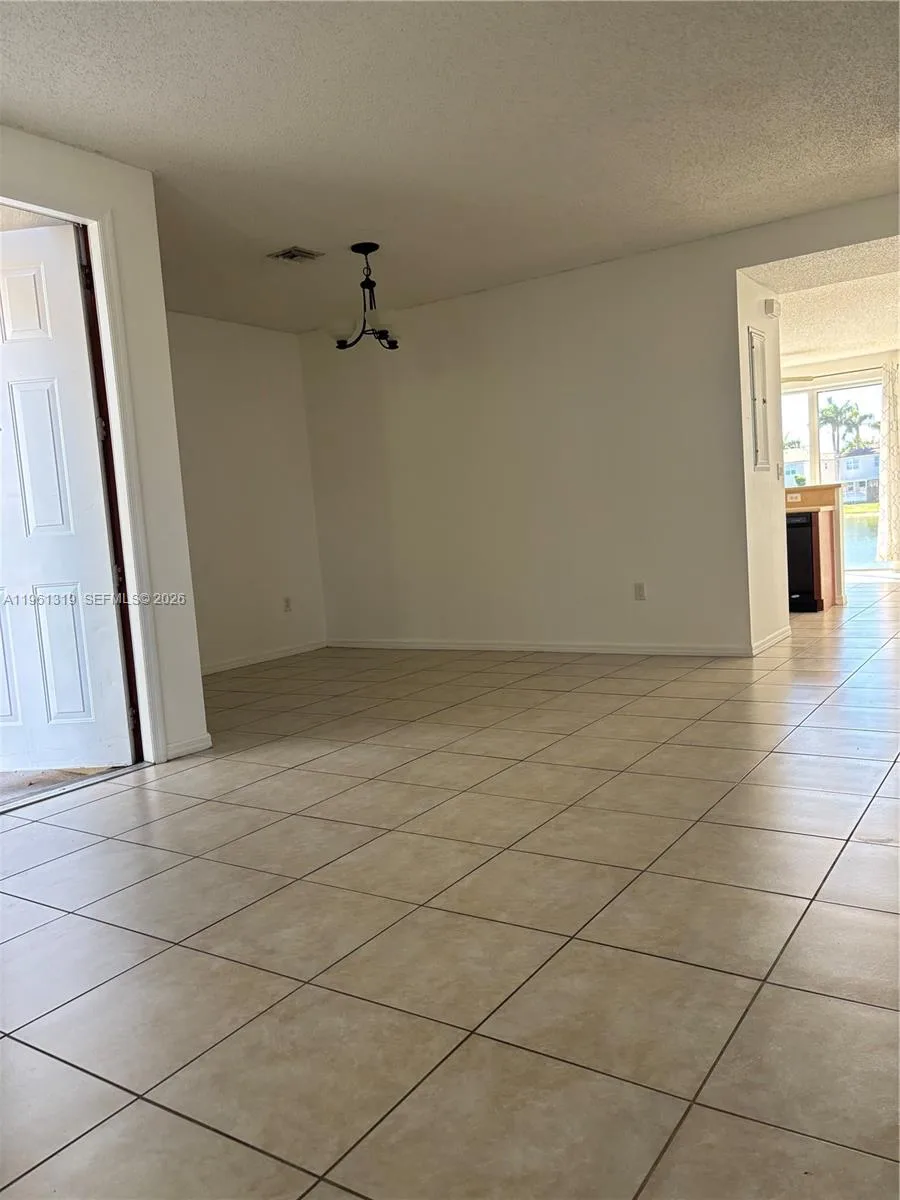 1044 NE 42nd Ter, Homestead, FL 33033 photo 3