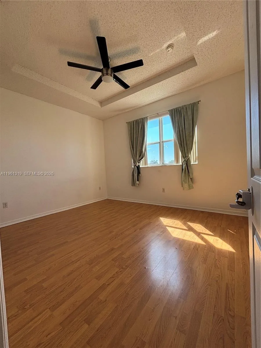 1044 NE 42nd Ter, Homestead, FL 33033 photo 9