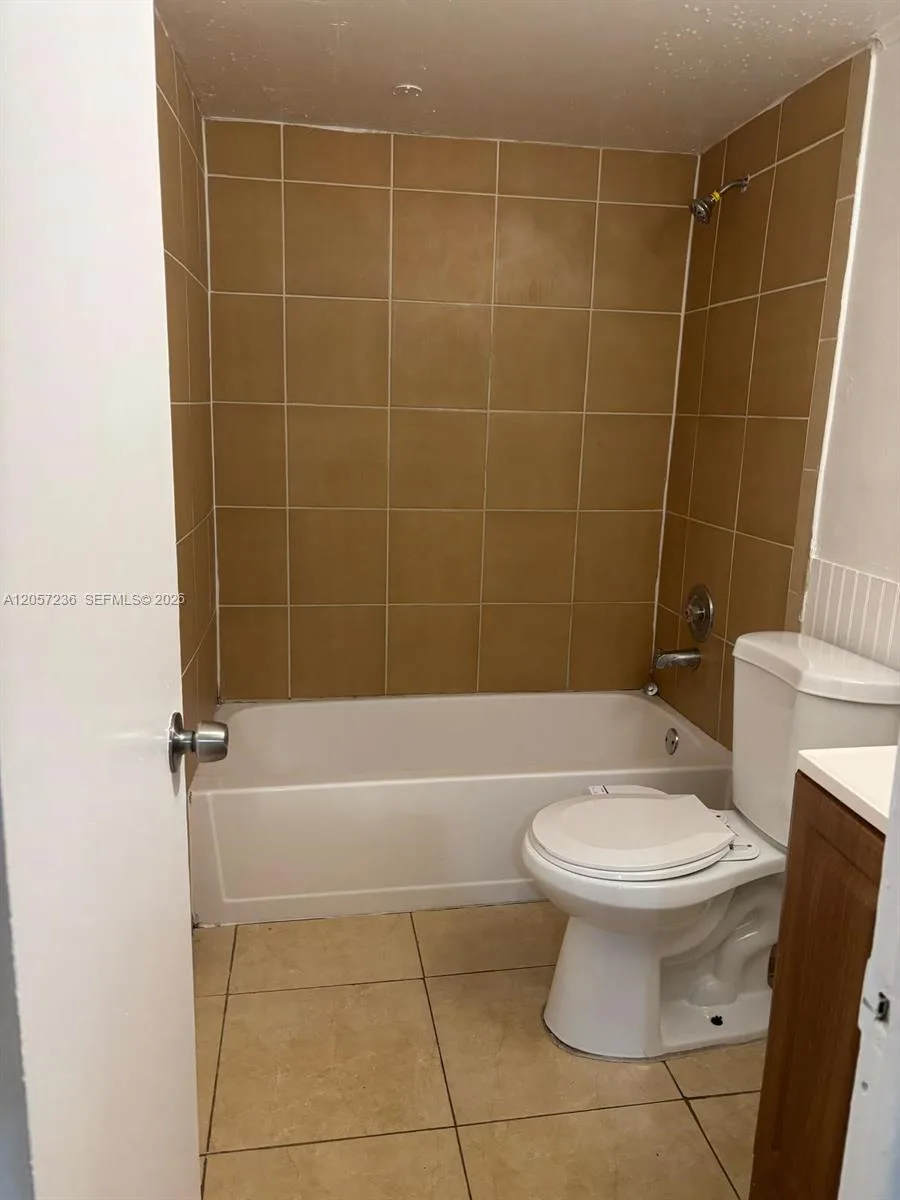 6675 W 4th Ave # 408, Hialeah, FL 33012 photo 3