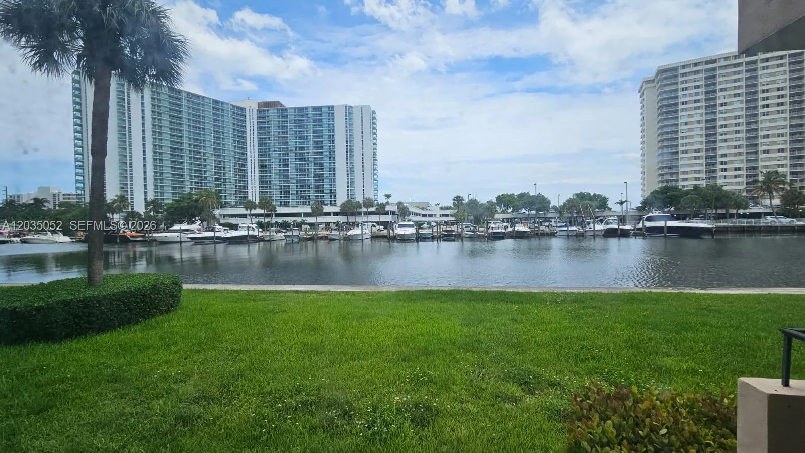 220 Kings Point Dr # 105, Sunny Isles Beach, FL 33160