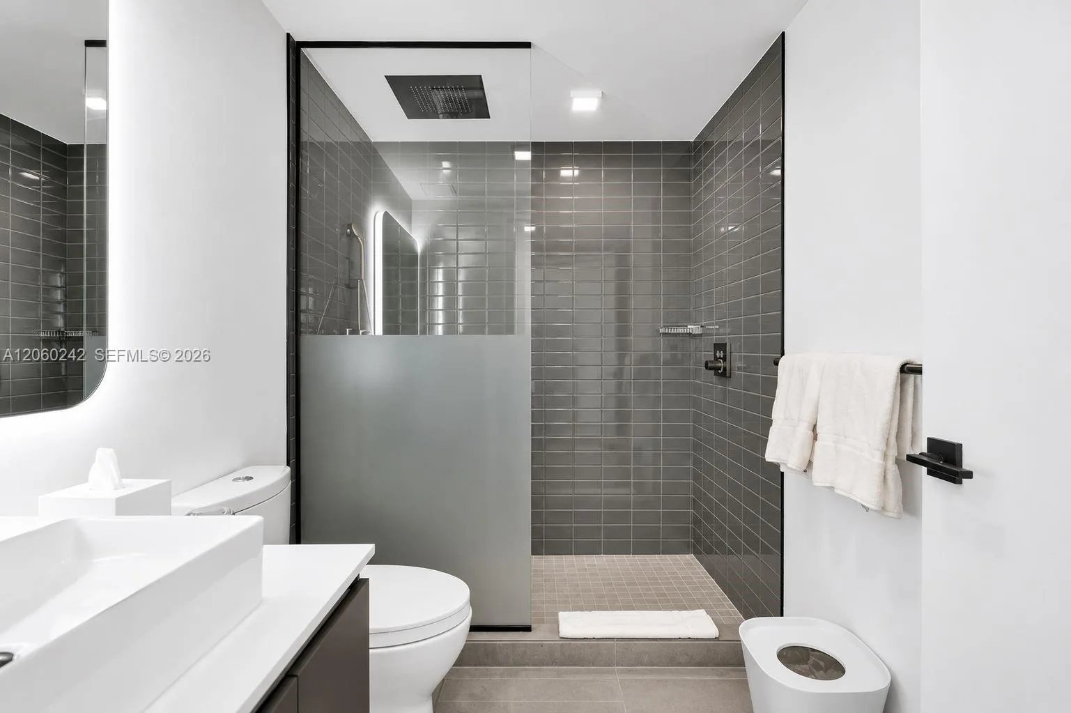 227 NE 2nd St # 2000, Miami, FL 33132 photo 11