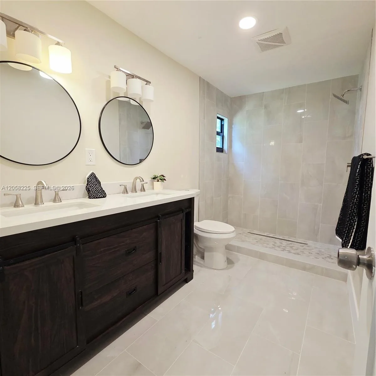 601 NE 1st St, Pompano Beach, FL 33060 photo 4