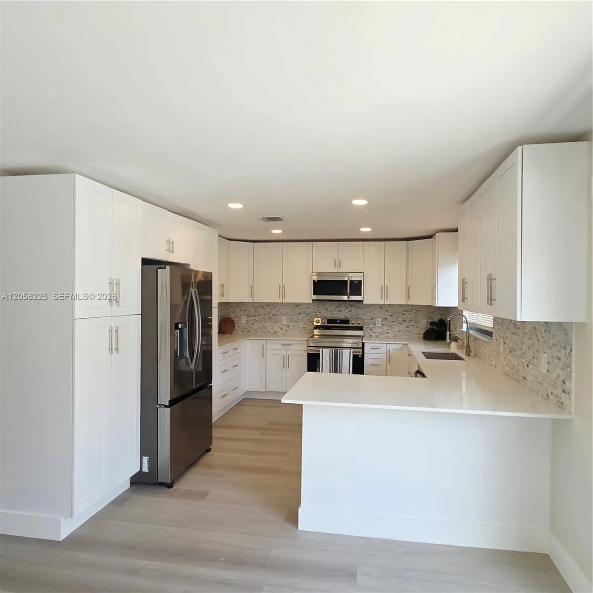 601 NE 1st St, Pompano Beach, FL 33060 photo 9