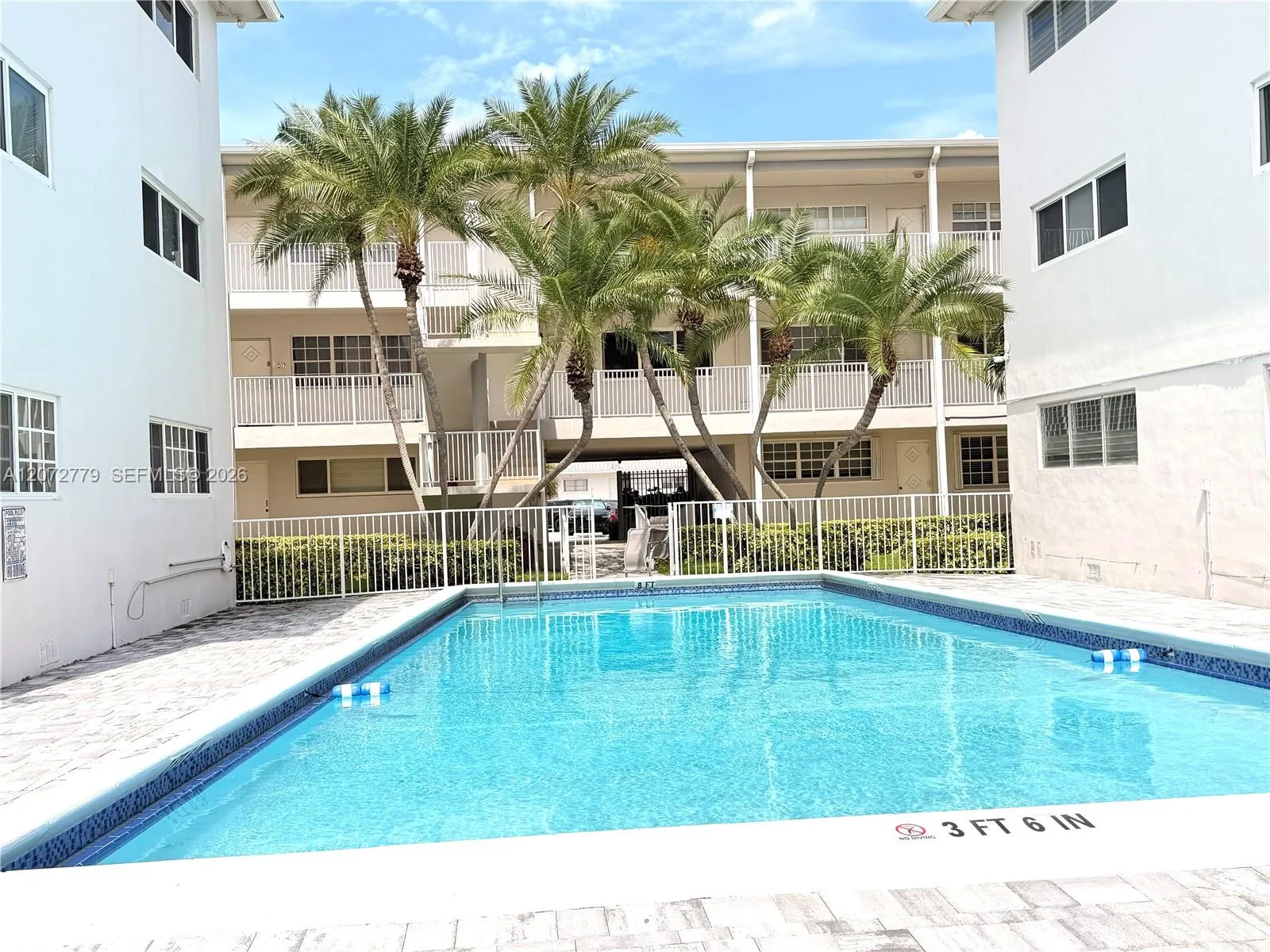 462 Golden Isles Dr # 305, Hallandale Beach, FL 33009
