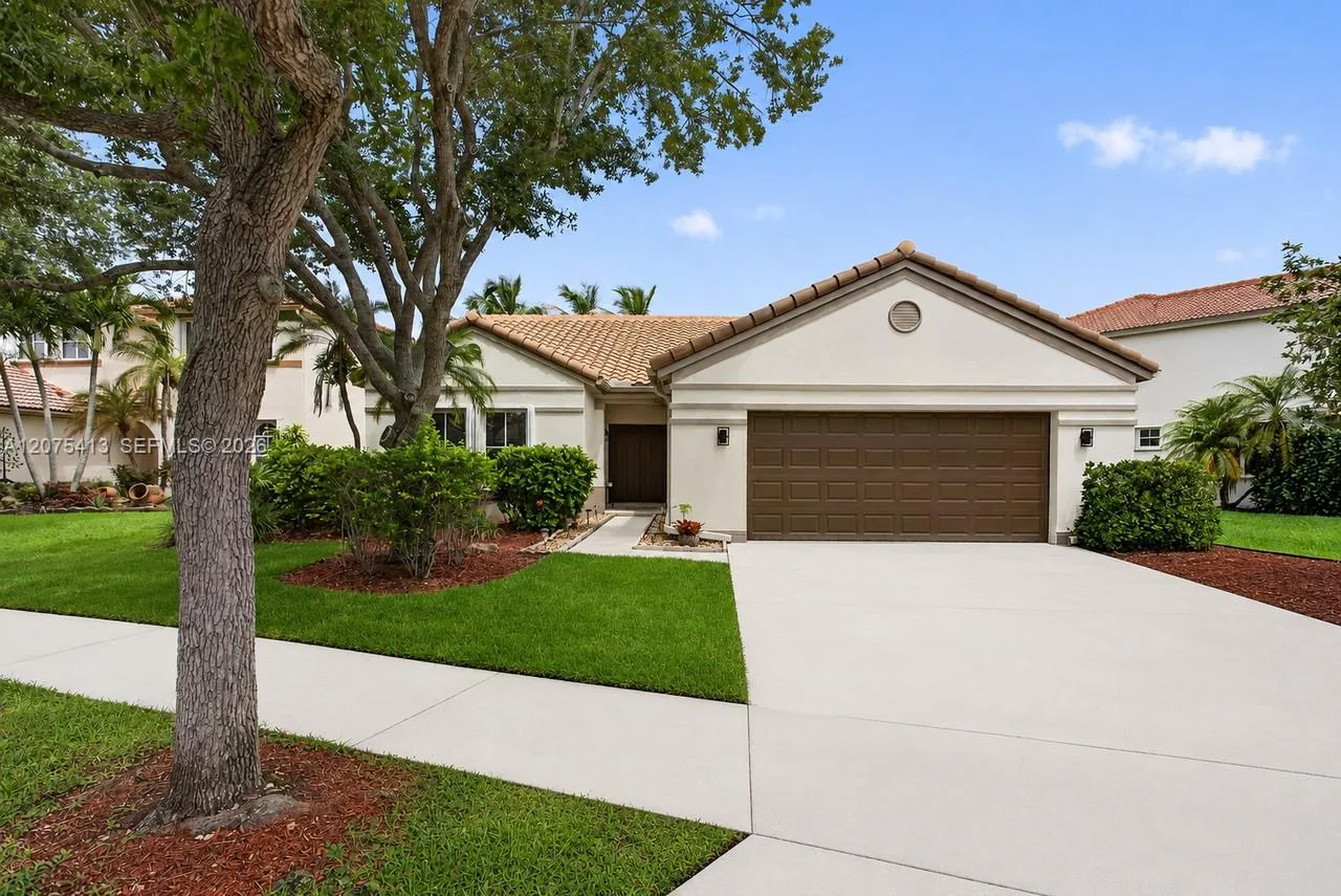 370 Carrington Dr, Weston, FL 33326