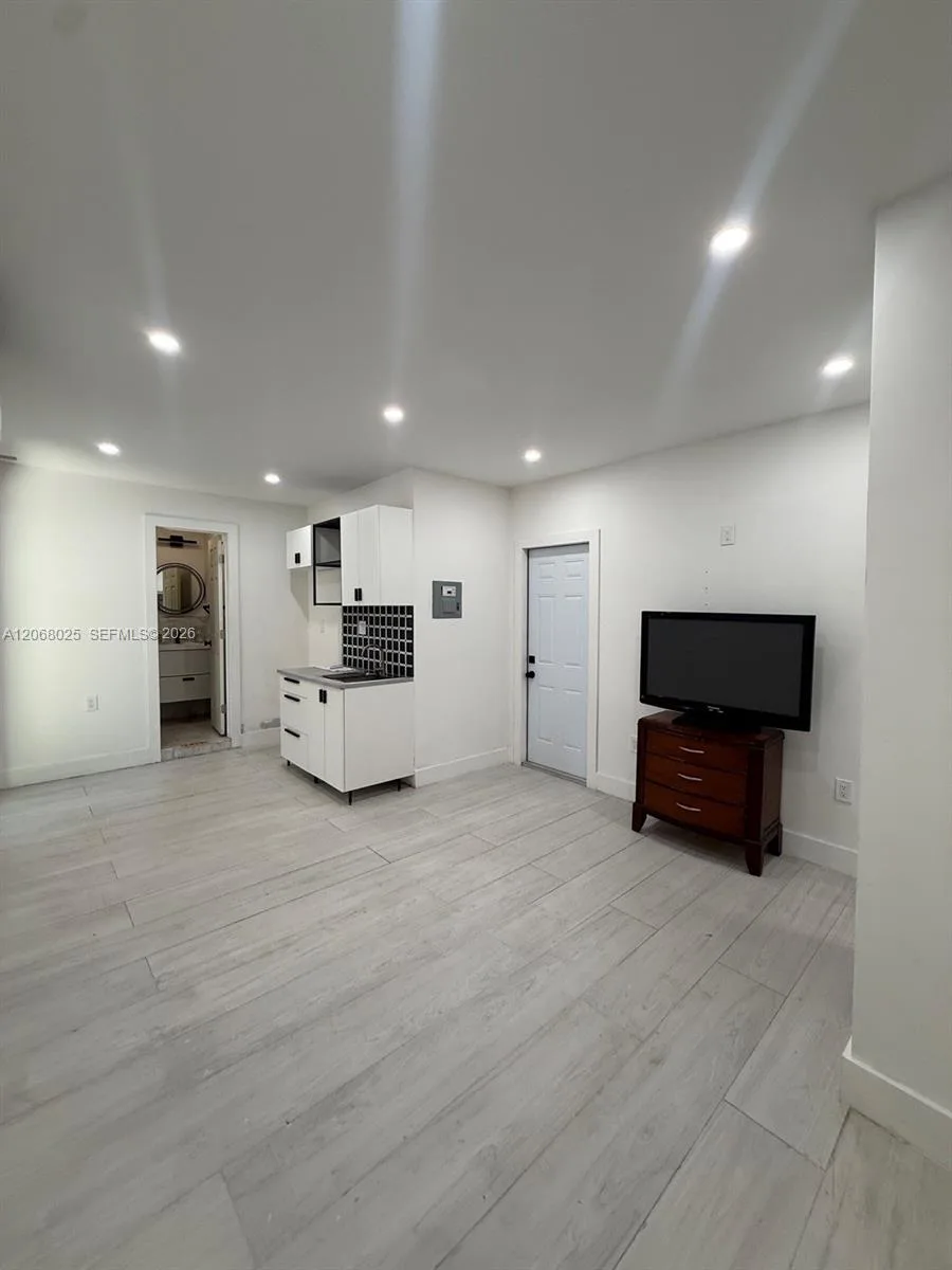 1140 N Douglas Rd # 1, Pembroke Pines, FL 33024