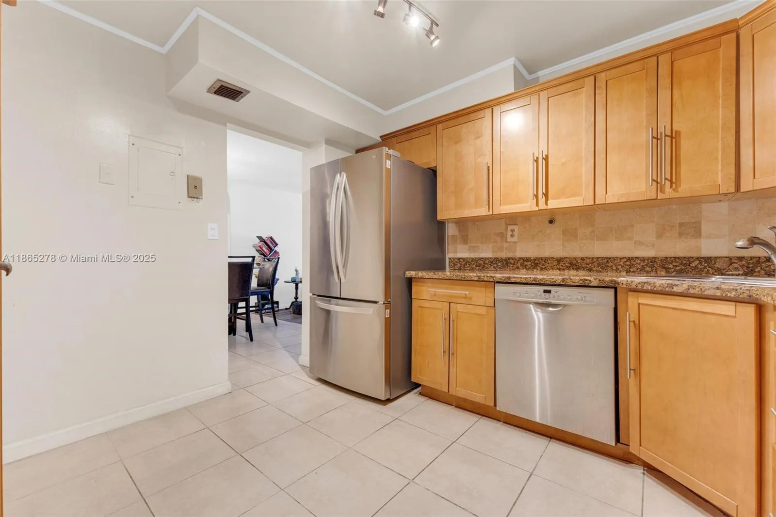 2780 NE 183rd St # 109, Aventura, FL 33160 photo 11