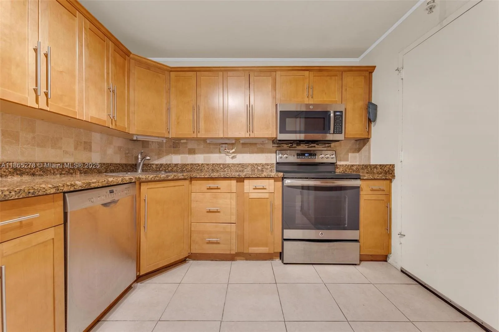 2780 NE 183rd St # 109, Aventura, FL 33160 photo 12
