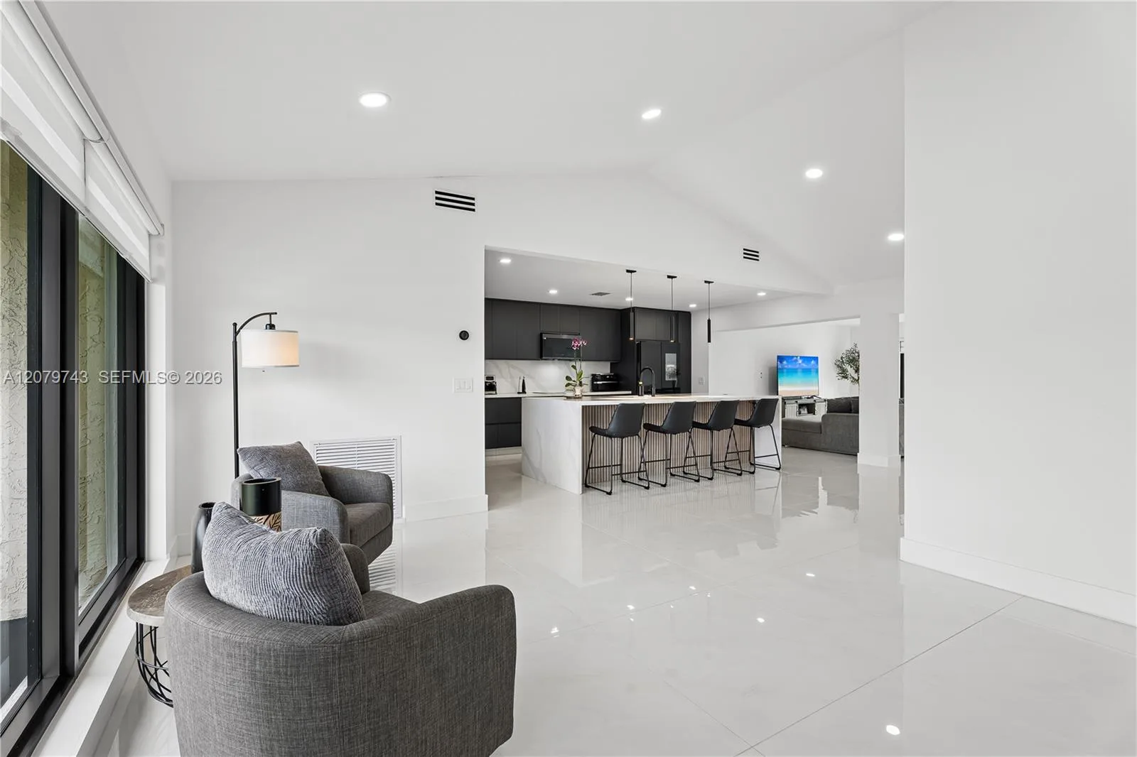 620 NW 98th Ave, Pembroke Pines, FL 33024 — zdjęcie 4