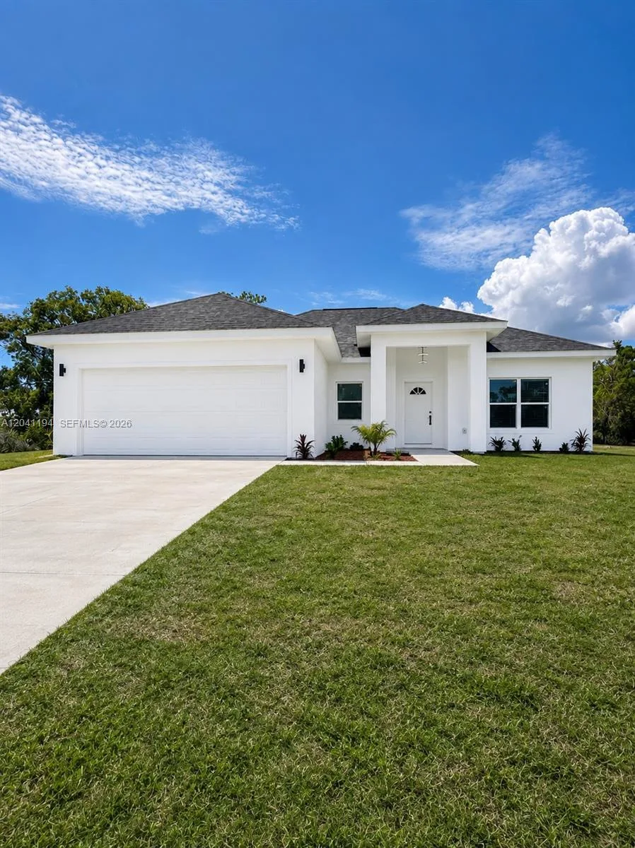 271 Briar LN, Lake Placid, FL 33852