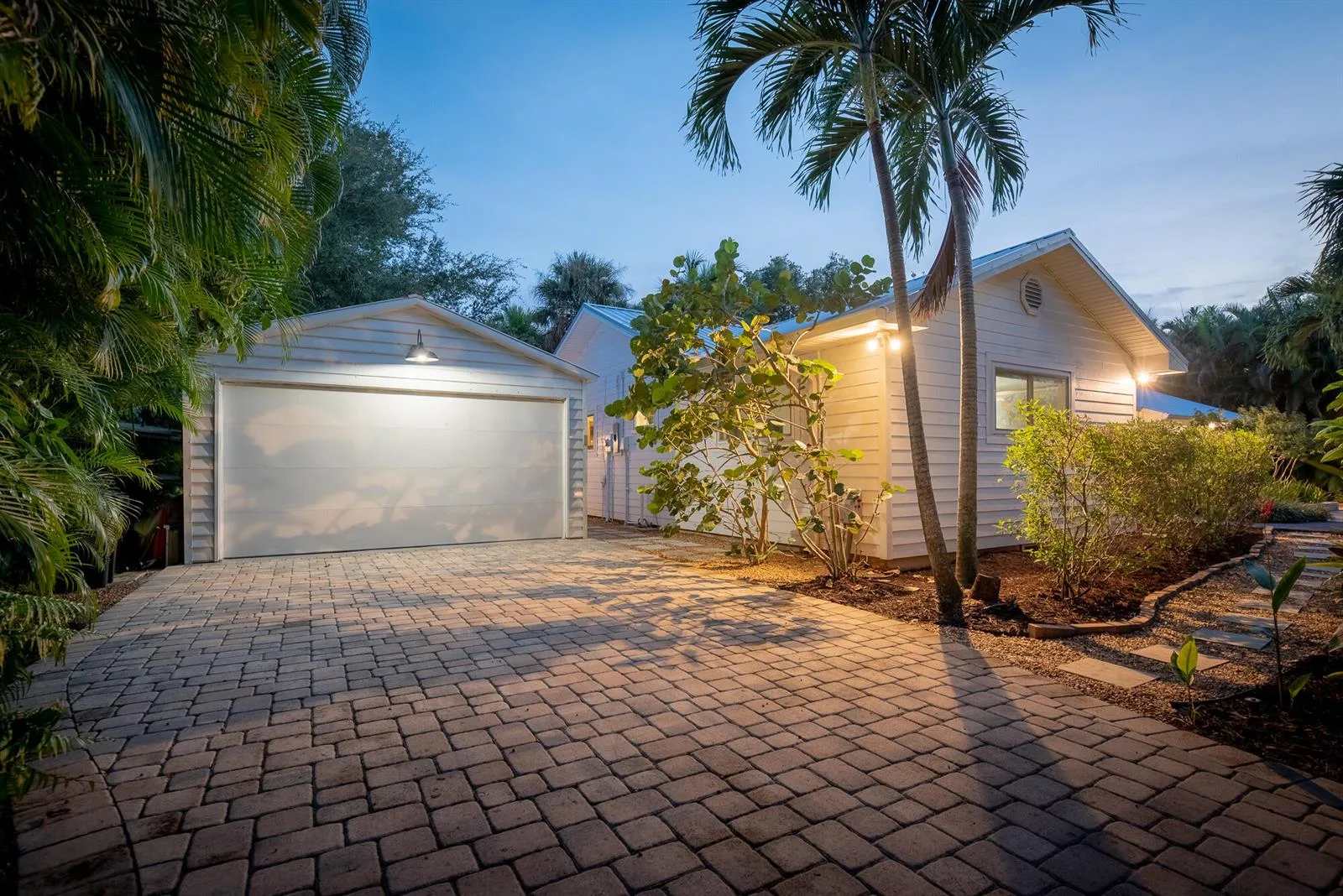 547 SW Riverview Street, Stuart, FL 34994 photo 8