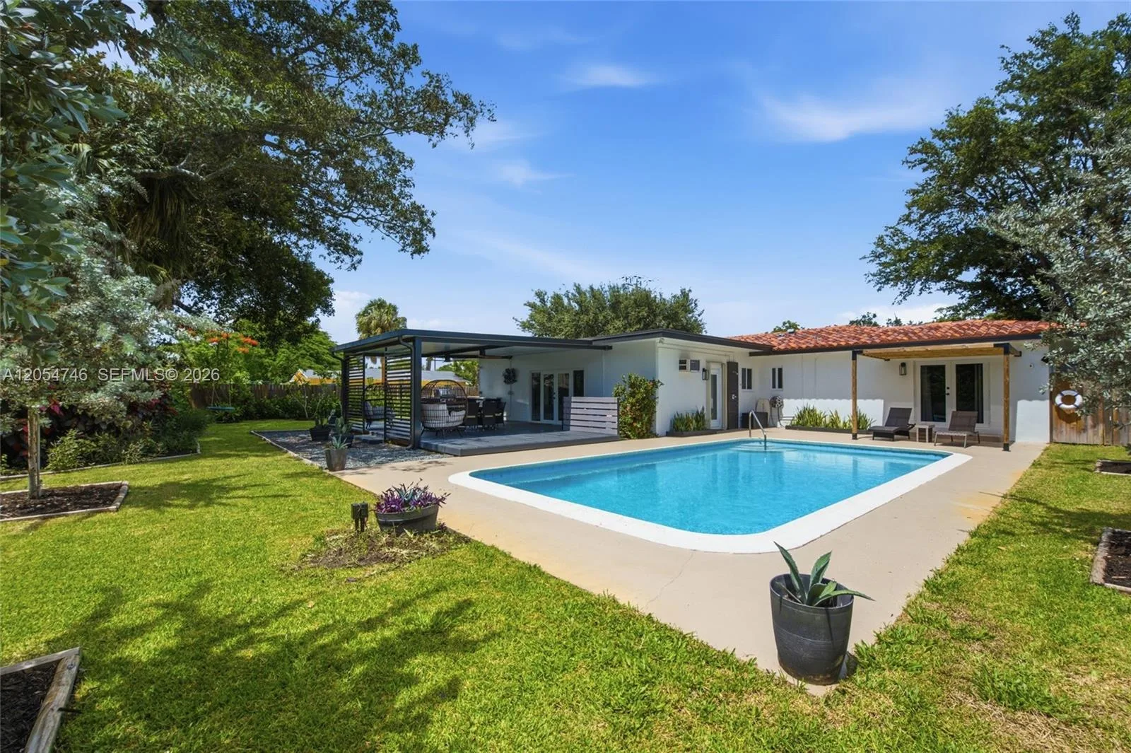 417 NE 11th Ave, Pompano Beach, FL 33060 photo 2