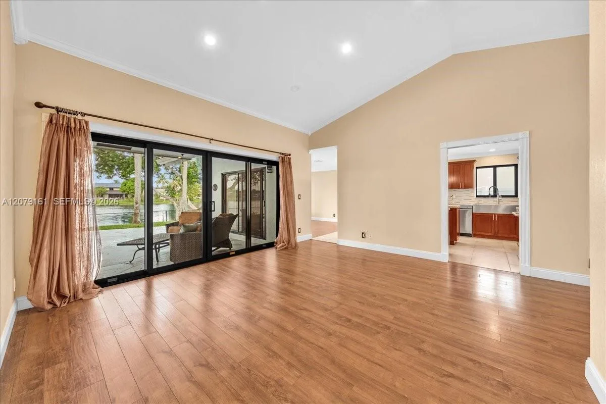 15056 SW 10th St, Sunrise, FL 33326 photo 9