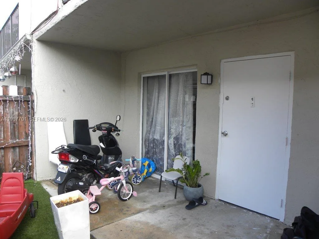 15690 SW 82nd Cir Ln # 9-1, Miami, FL 33193 photo 3