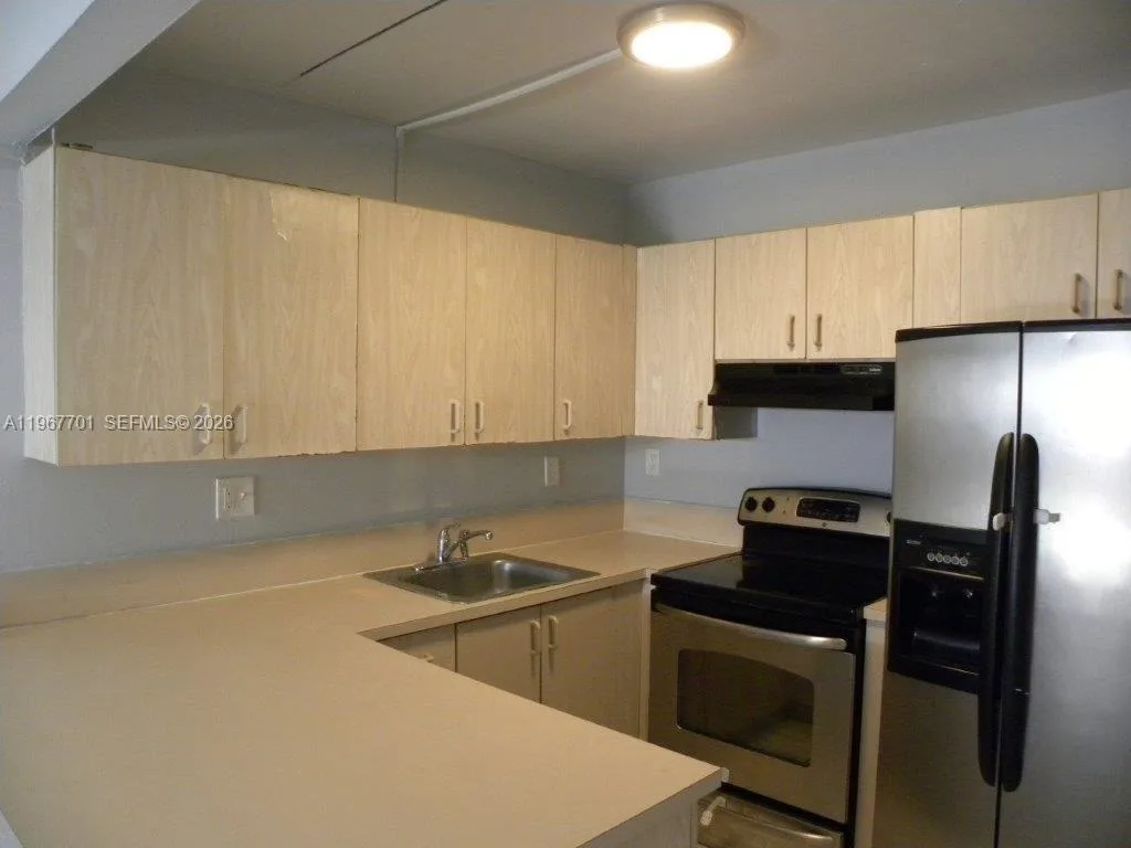 15690 SW 82nd Cir Ln # 9-1, Miami, FL 33193 photo 5