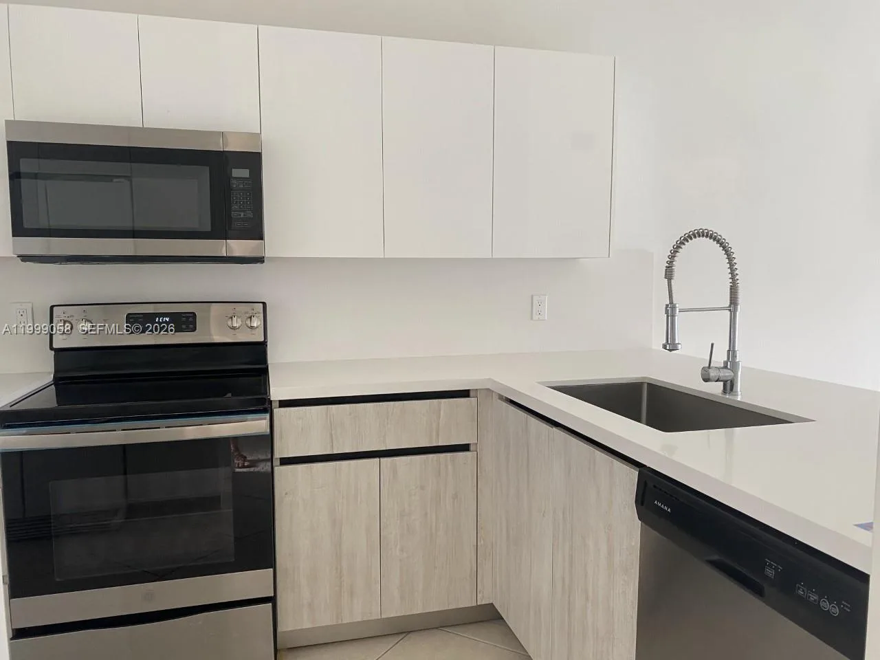 219 SE 8th St # 601, Hallandale Beach, FL 33009 photo 3
