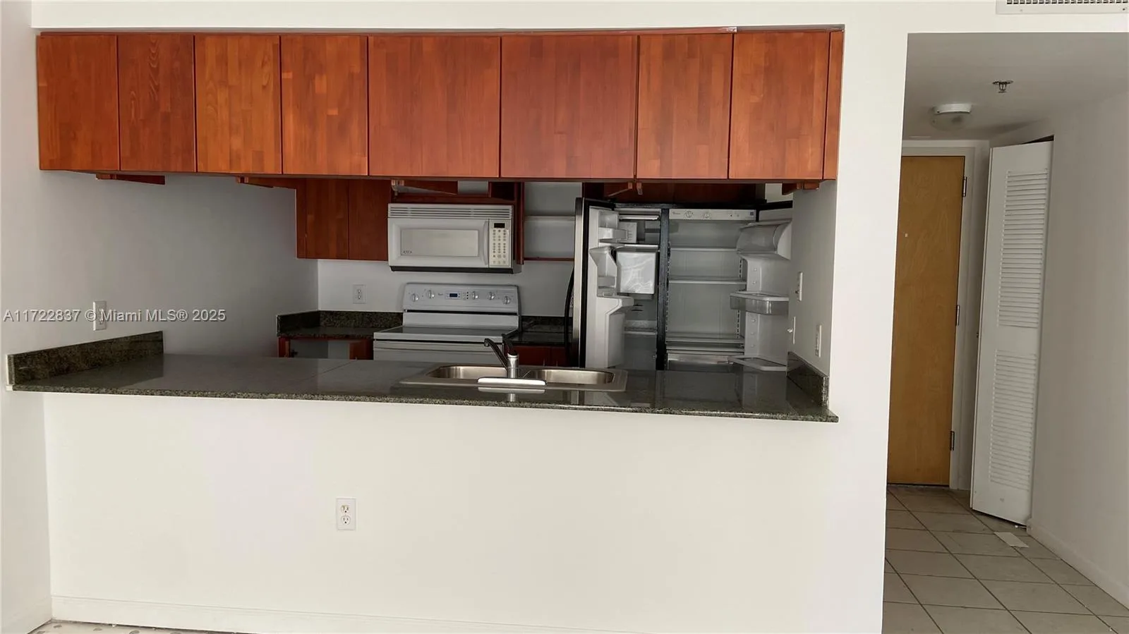 1200 Brickell Bay Dr # 2007, Miami, FL 33131 photo 2