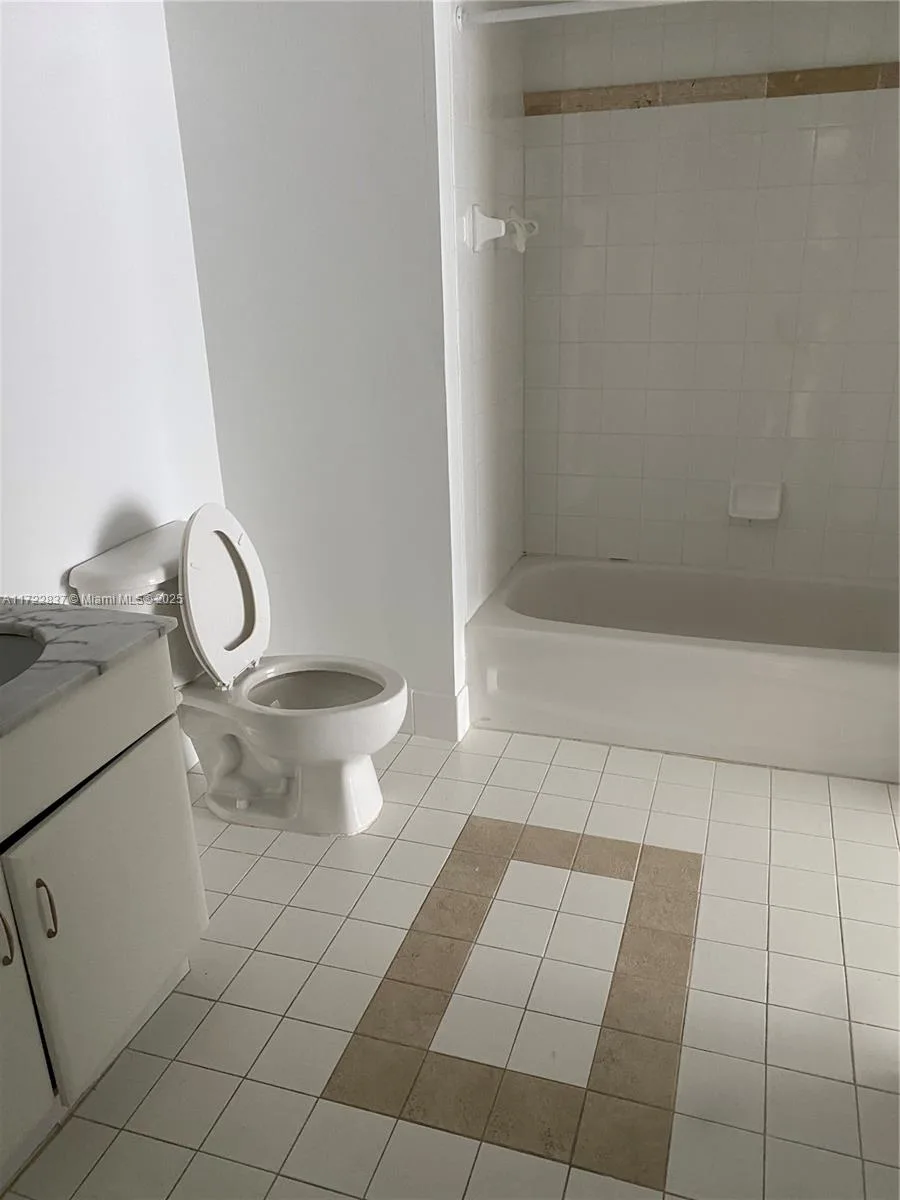 1200 Brickell Bay Dr # 2007, Miami, FL 33131 photo 3