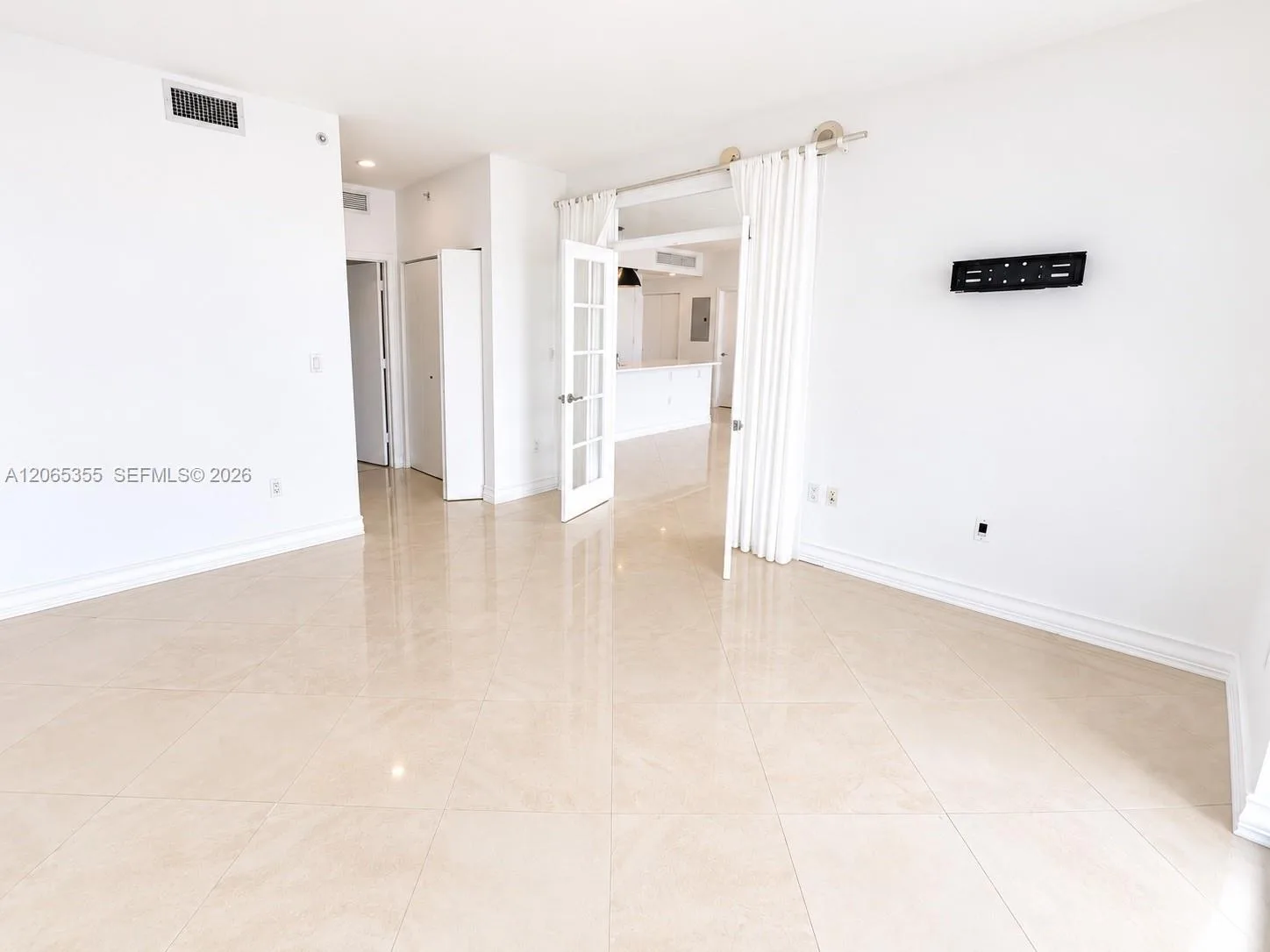 90 SW 3rd St # 3106, Miami, FL 33130 photo 11