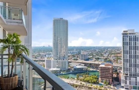 90 SW 3rd St # 3106, Miami, FL 33130 photo 13