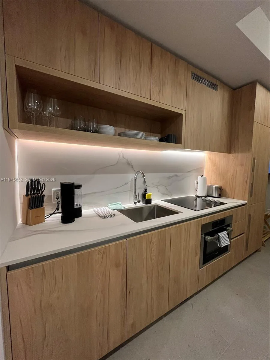 11 NE 6TH # 1006, Miami, FL 33132
