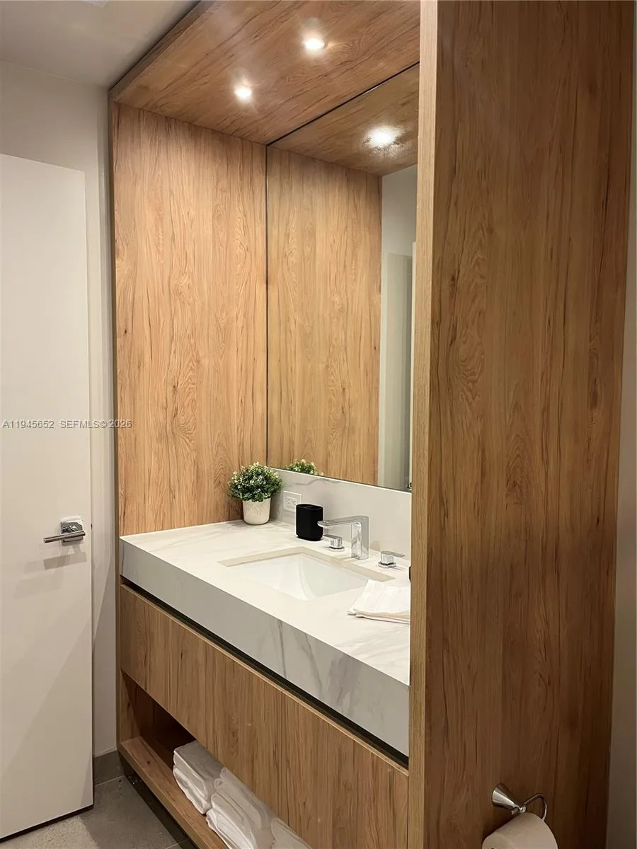11 NE 6TH # 1006, Miami, FL 33132 photo 6