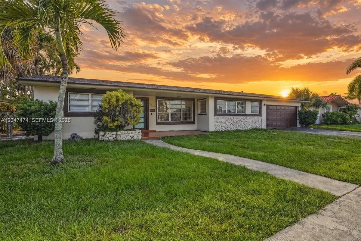 7850 W 16th Ave, Hialeah, FL 33014 photo 2