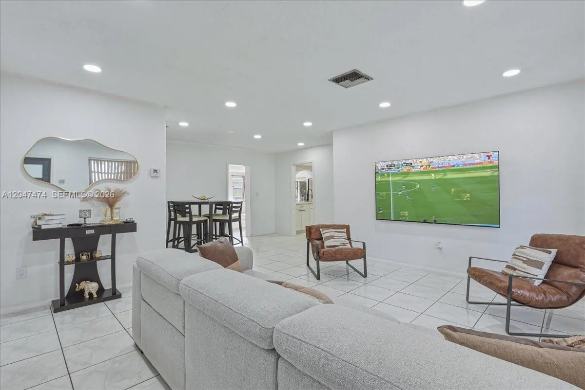 7850 W 16th Ave, Hialeah, FL 33014 photo 3