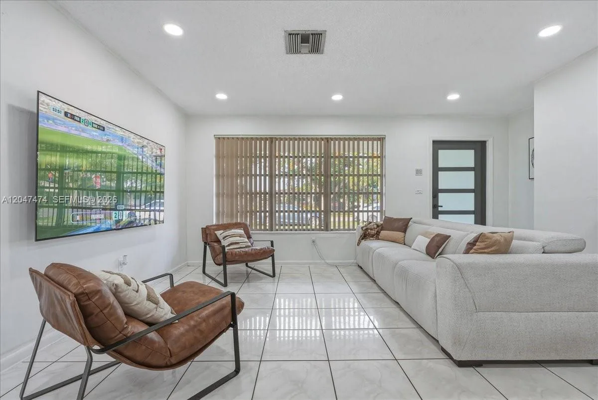 7850 W 16th Ave, Hialeah, FL 33014 photo 4