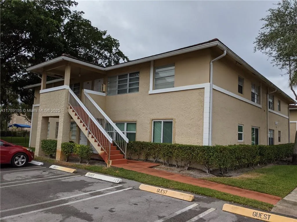 10192 Twin Lakes Dr # 14-F, Coral Springs, FL 33071