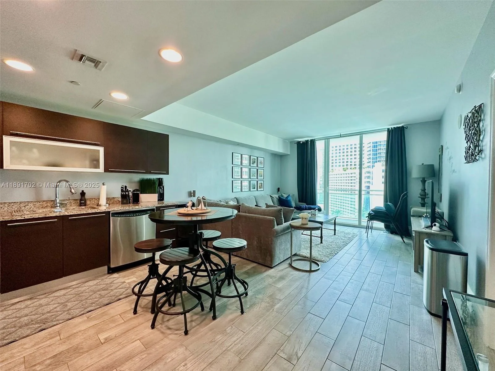 950 Brickell Bay Dr # 1509, Miami, FL 33131 photo 2