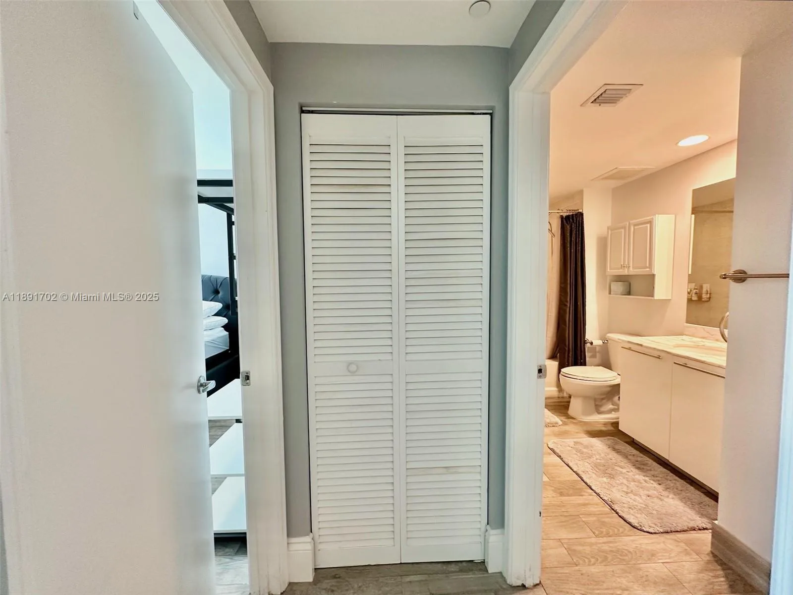 950 Brickell Bay Dr # 1509, Miami, FL 33131 photo 8