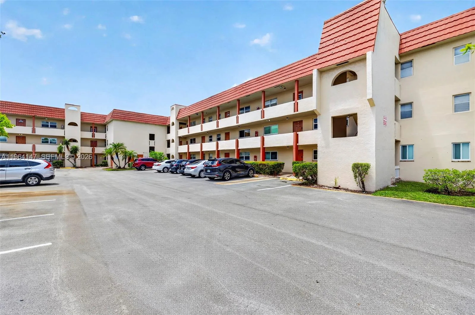8040 N Sunrise Lakes Dr # 108, Sunrise, FL 33322