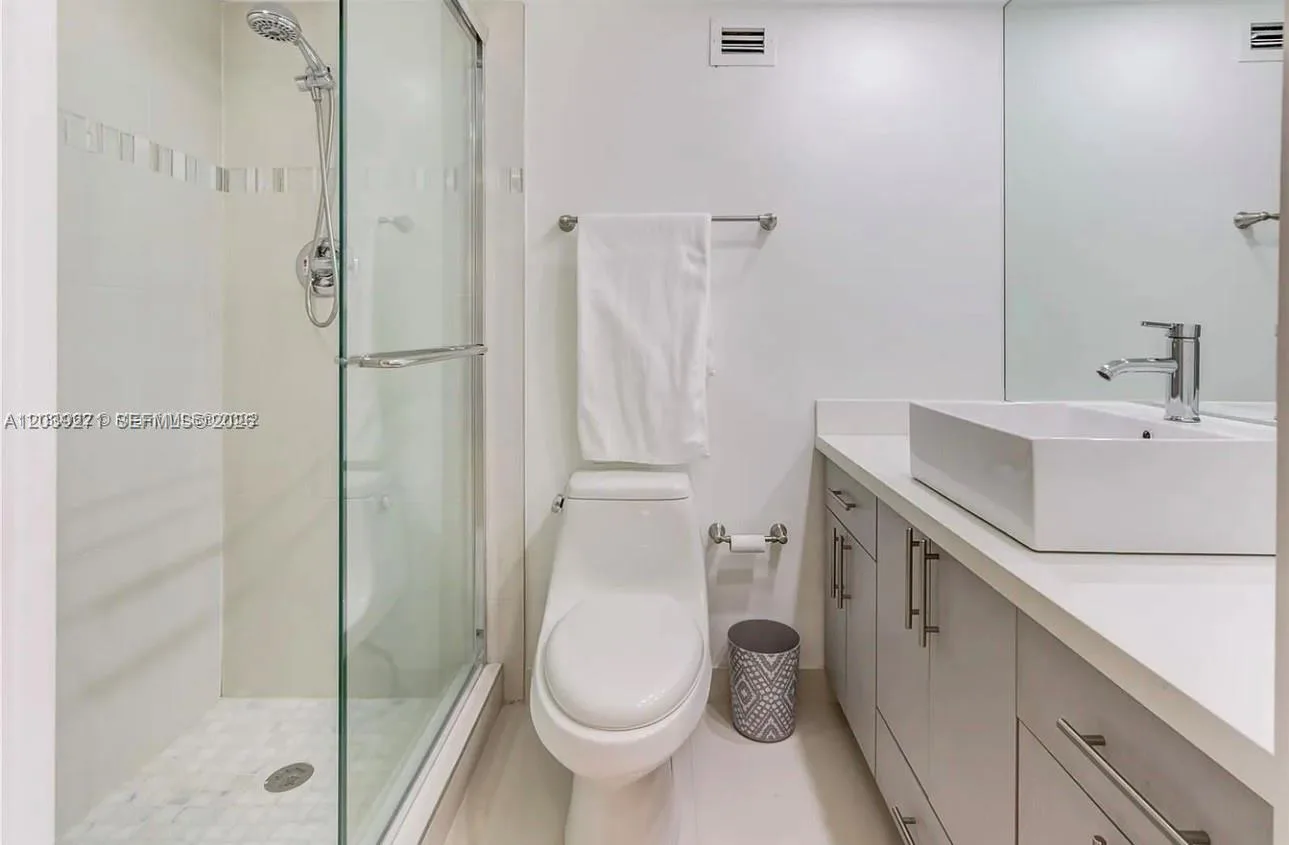 6039 Collins Ave # 401, Miami Beach, FL 33140 photo 2