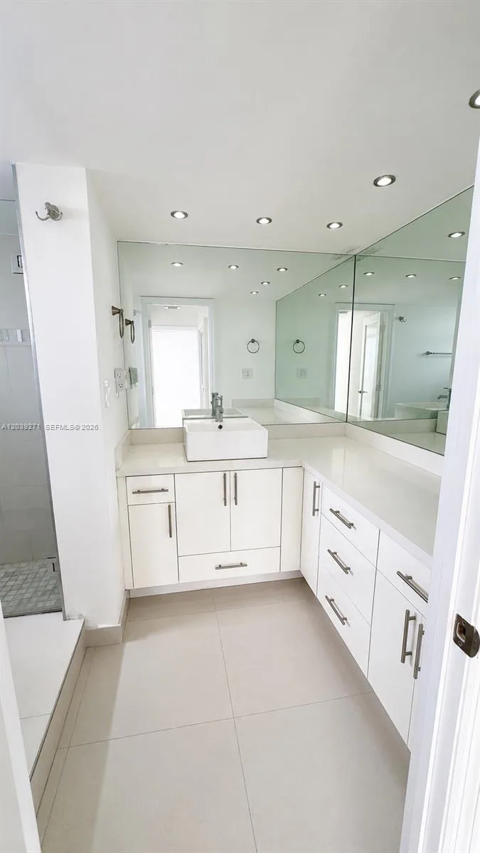 6039 Collins Ave # 401, Miami Beach, FL 33140 photo 4