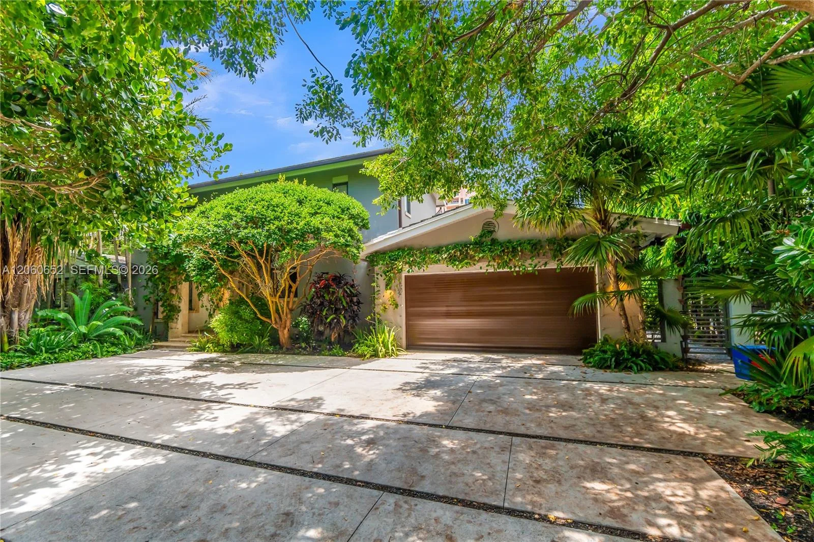 6840 Sunrise Pl, Coral Gables, FL 33133 photo 2