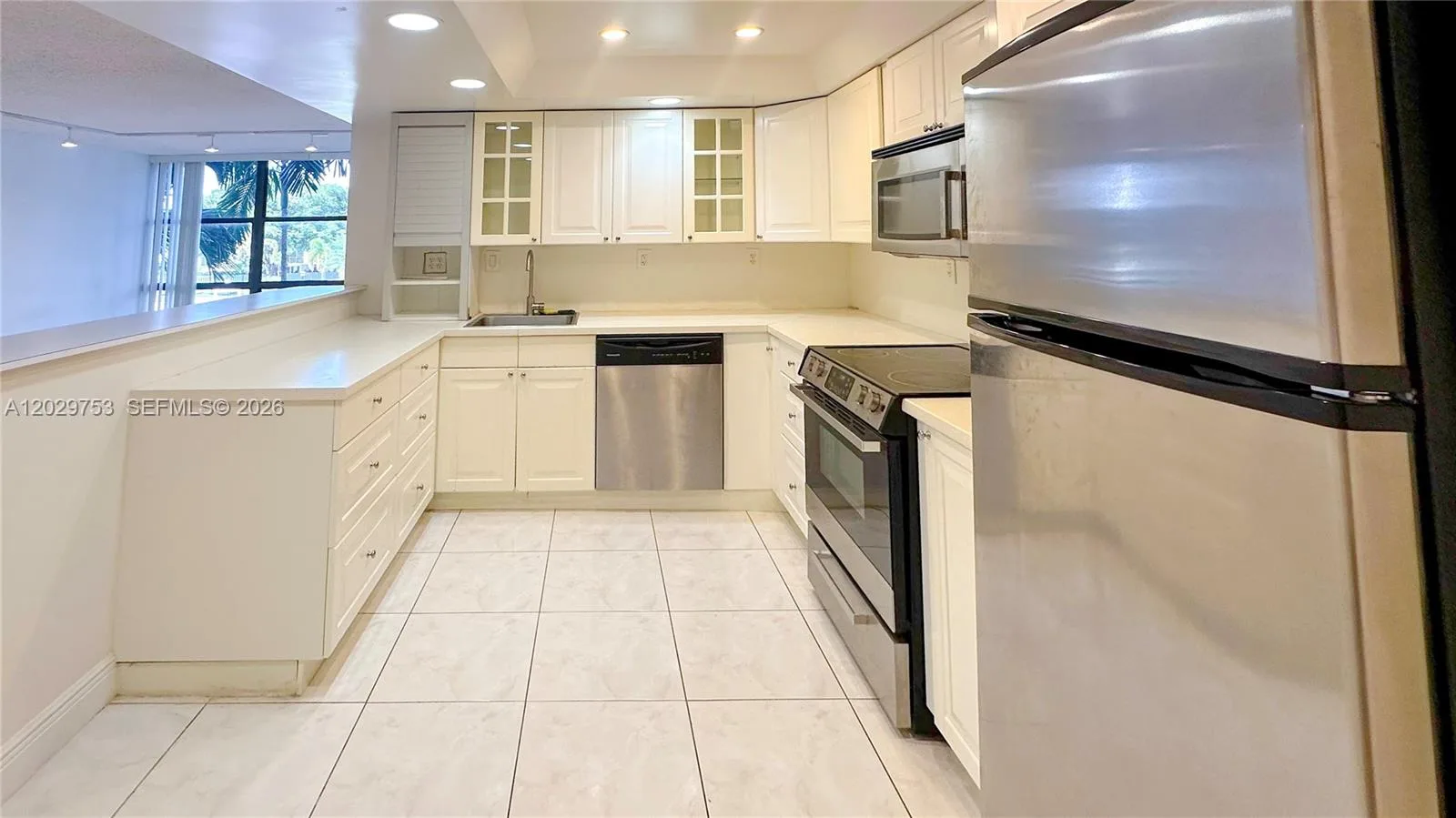 800 Parkview Dr # 323, Hallandale Beach, FL 33009