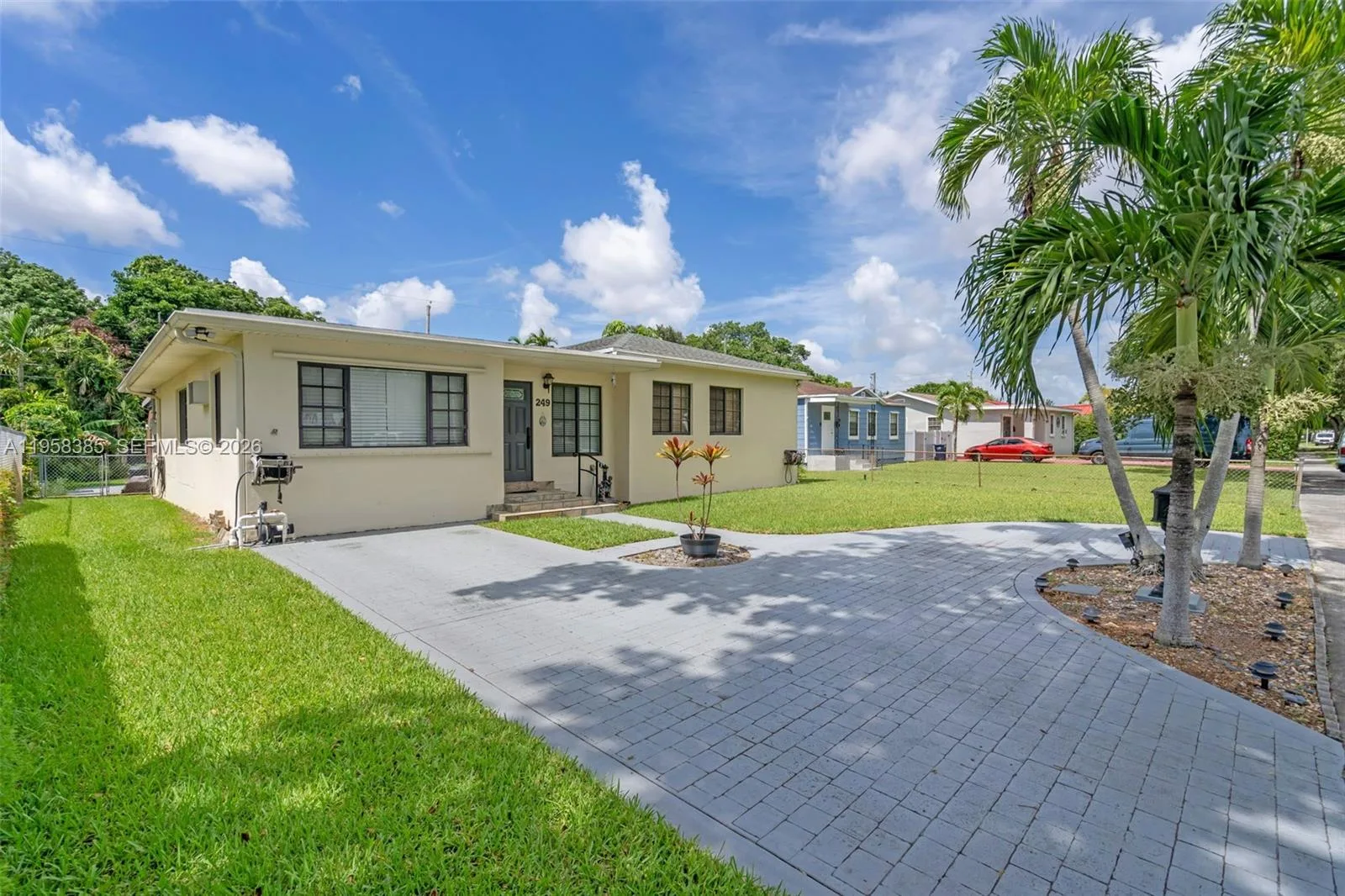 249 Carlisle Dr, Miami Springs, FL 33166 photo 4