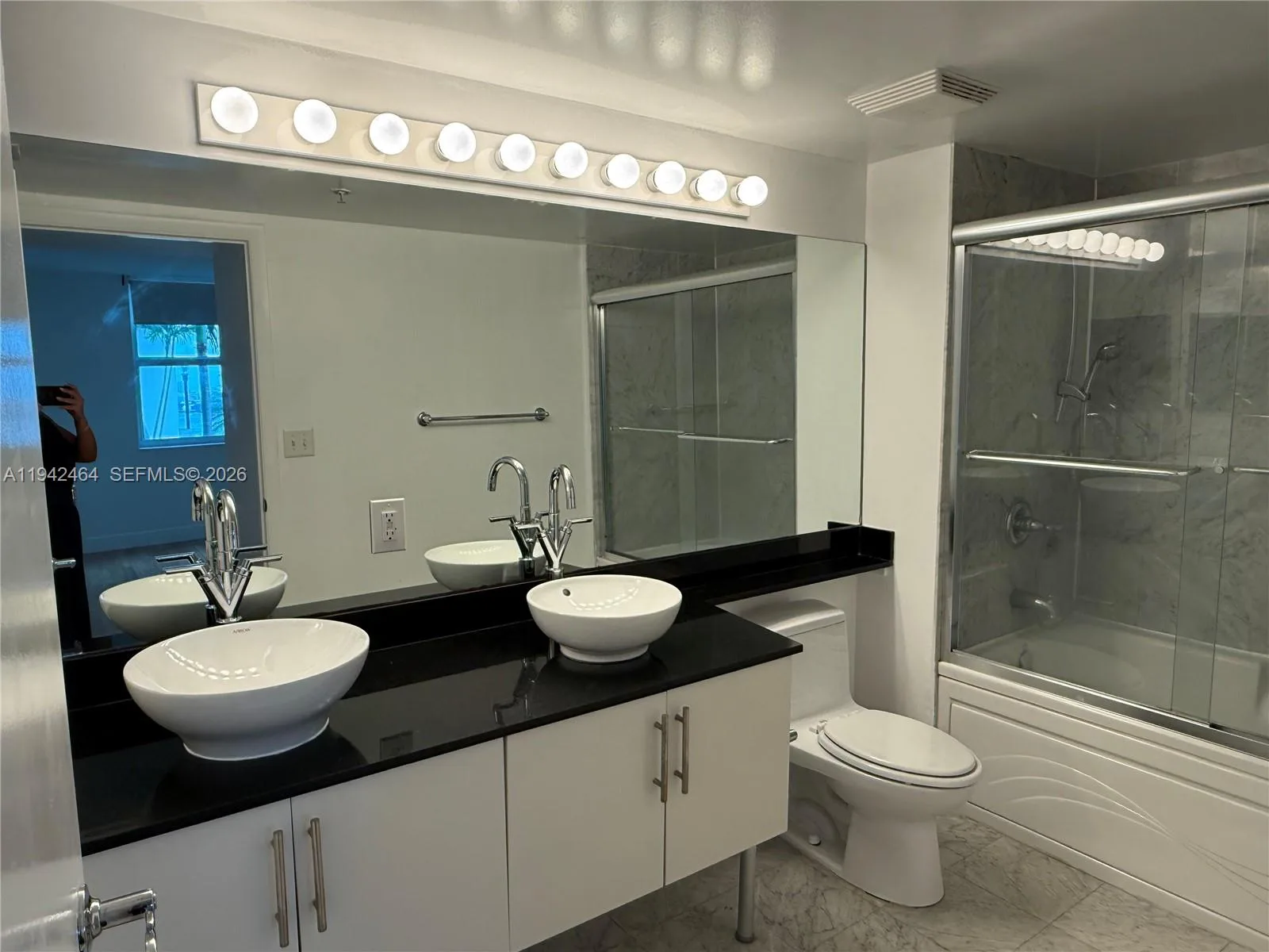 31 SE 5th St # 1204, Miami, FL 33131 photo 12