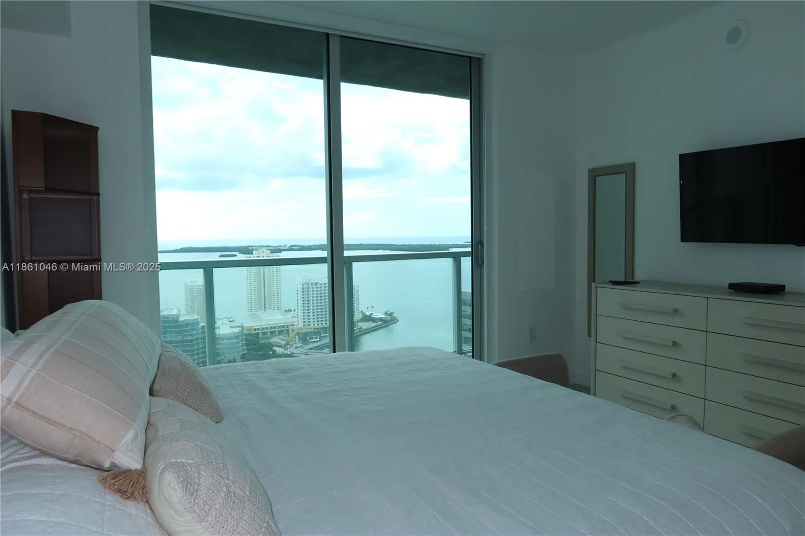 500 Brickell Ave # 3902, Miami, FL 33131 photo 10