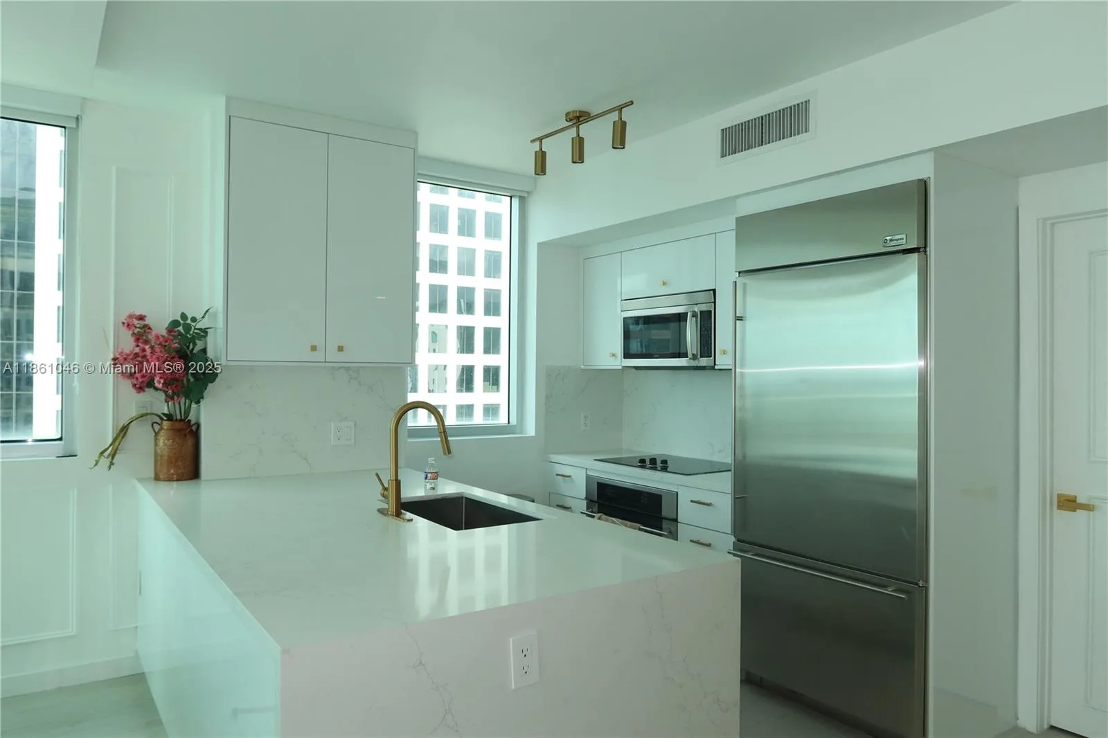 500 Brickell Ave # 3902, Miami, FL 33131 photo 6