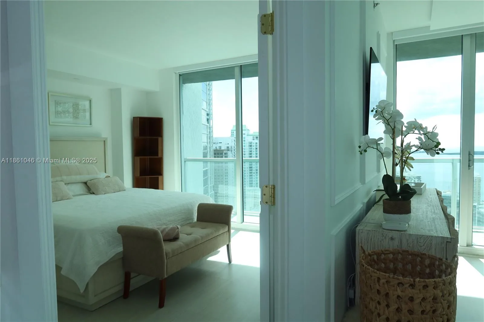 500 Brickell Ave # 3902, Miami, FL 33131 photo 9