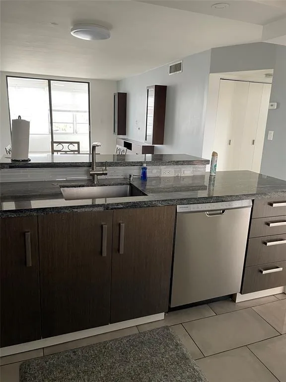 2850 Somerset Drive # 404l, Lauderdale Lakes, FL 33311