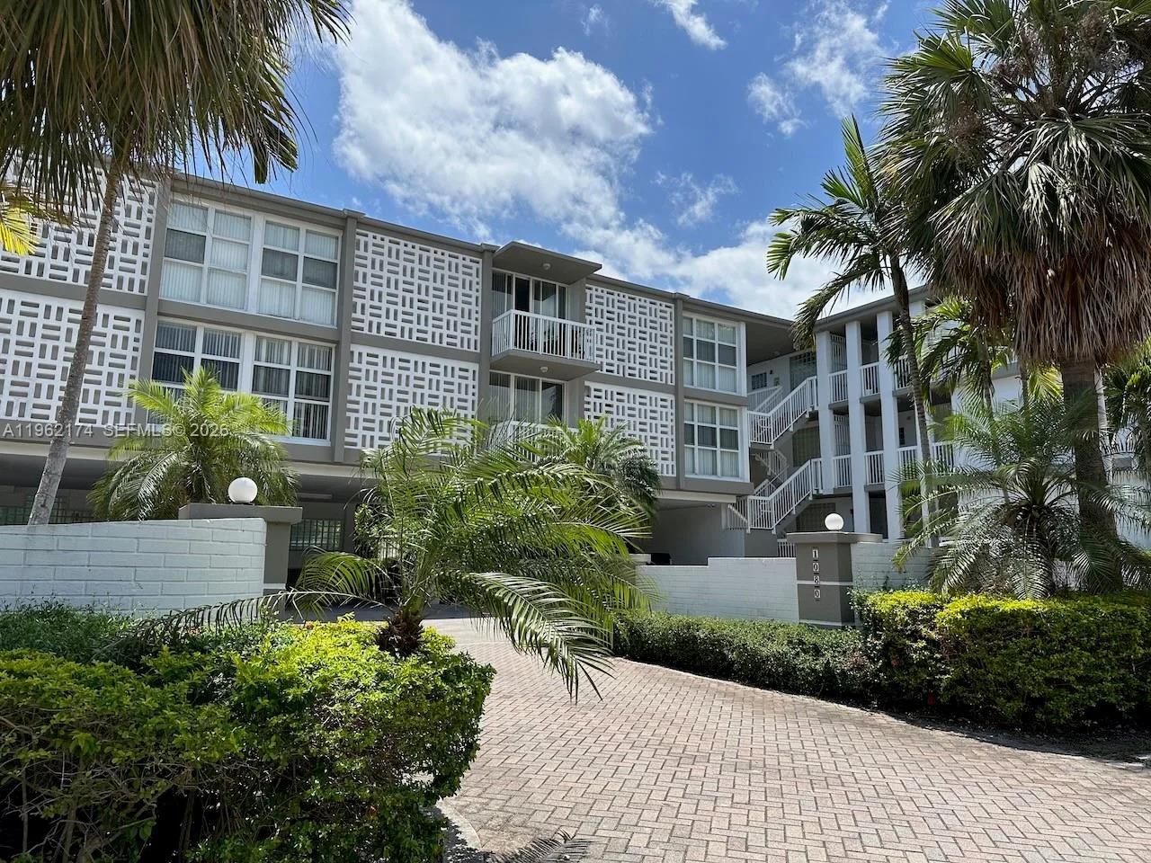 1080 99th St # 322, Bay Harbor Islands, FL 33154