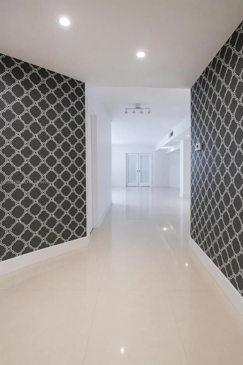 825 Brickell Bay Dr # 1151, Miami, FL 33131 photo 2