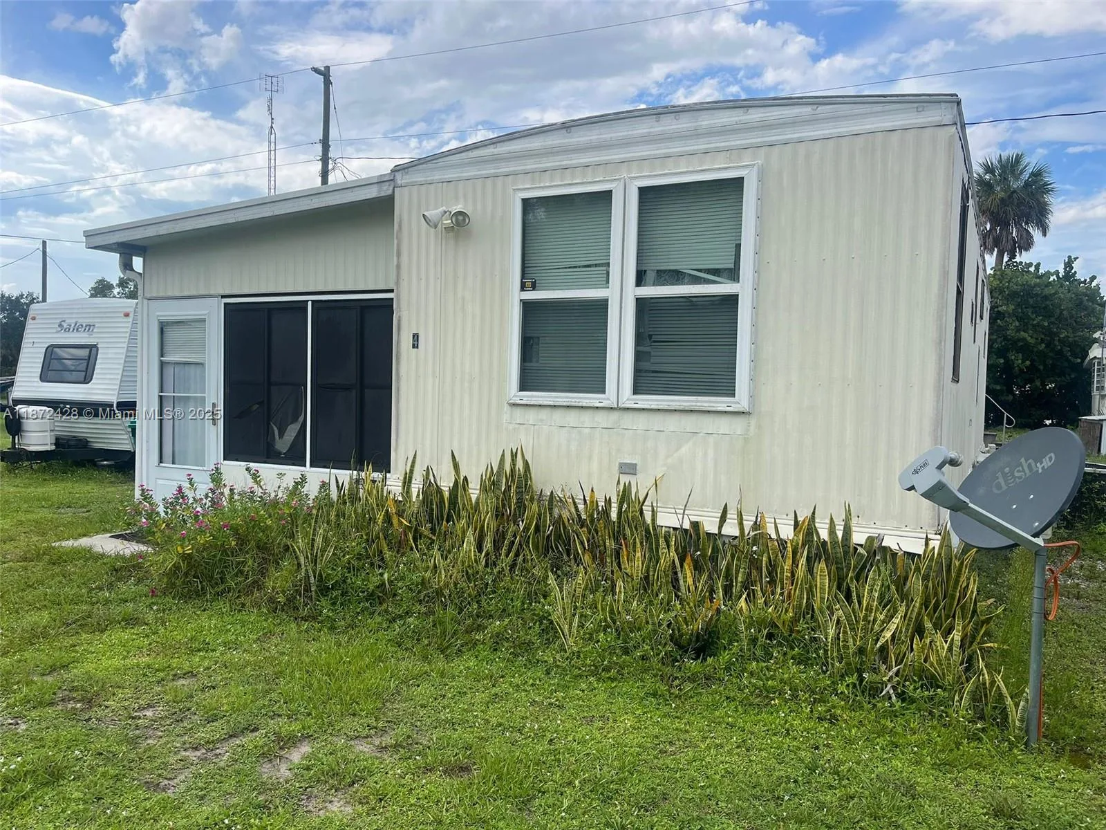 14725 NW 1 # RV#4, Okeechobee, FL 34972